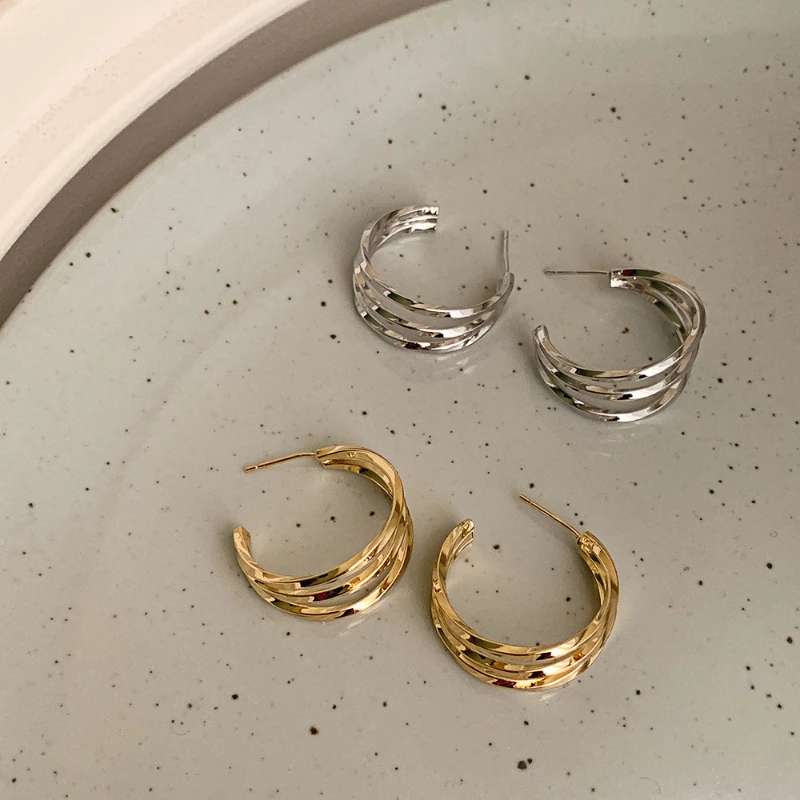 

Irregular Shape Small Hoop Earrings for Women Gold Color Twisted Circle Earrings Hanging Korean Fashion Small Ear Rings Jewelry