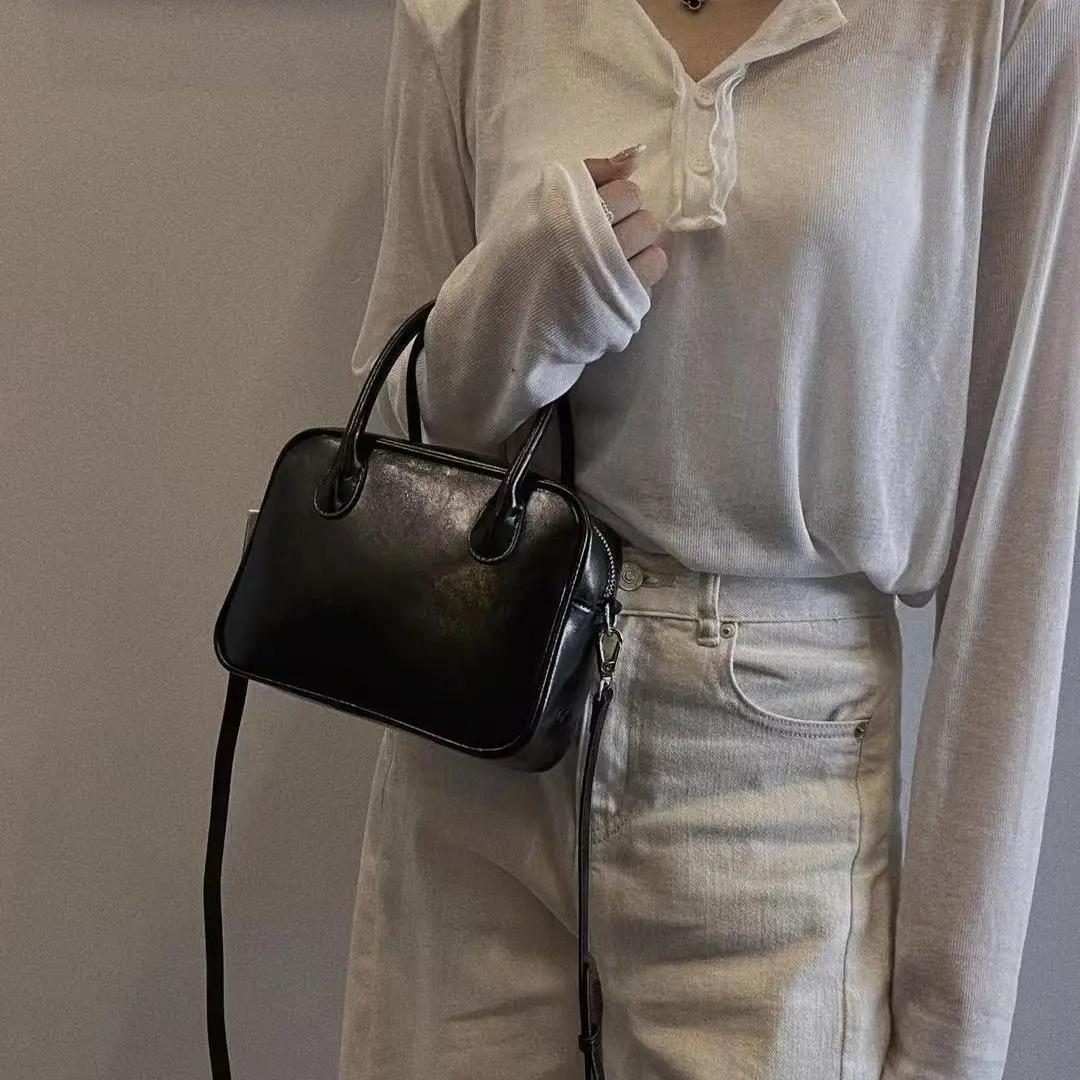 Handheld Little Boston Bag Leather Crossbody Bag 2023 New Versatile Commuter Women's Small Square Box Bag
Handheld Little Boston Bag Leather Crossbody Bag 2023 New Versatile Commuter Women's Small Square Box Bag