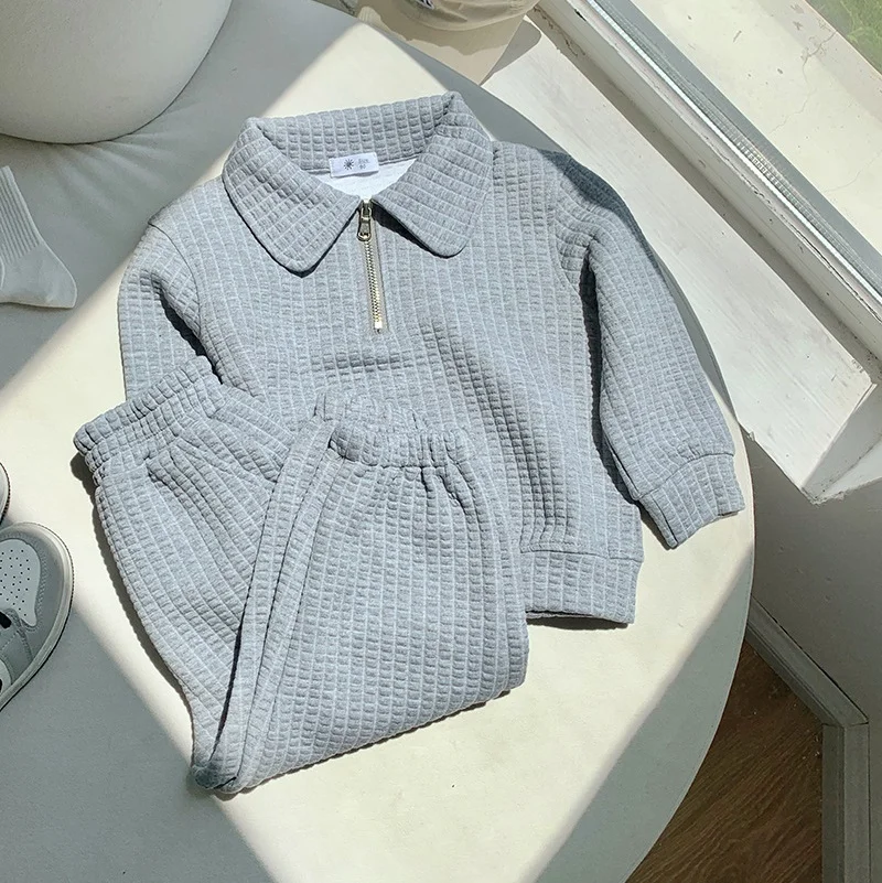 Children's clothing 1-10 years old Spring and Autumn new children's long sleeved sweater top girl lapel zipper casual set
Children's clothing 1-10 years old Spring and Autumn new children's long sleeved sweater top girl lapel zipper casual set