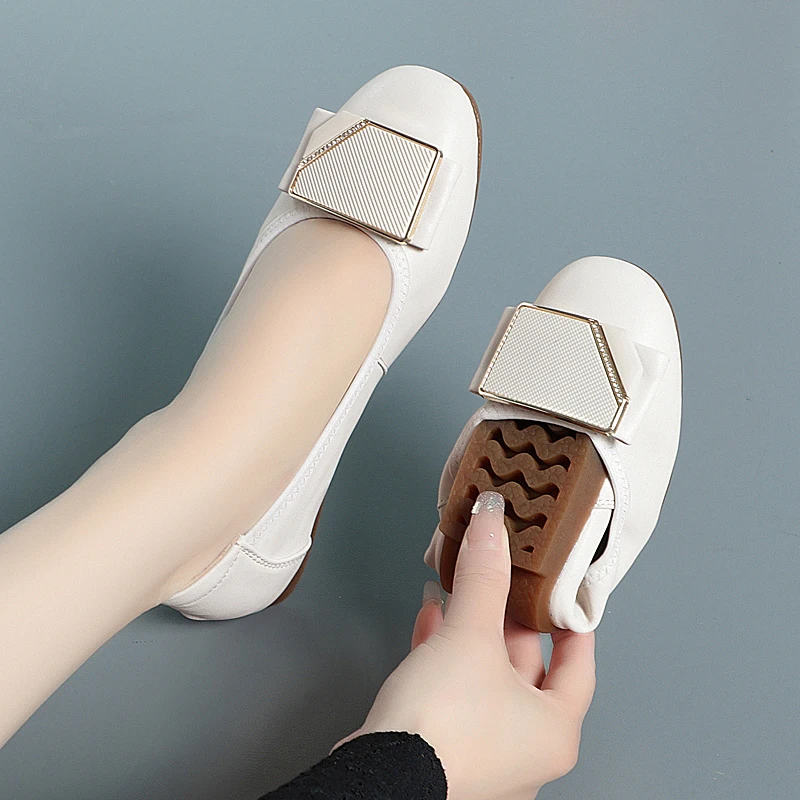 

AIYUQI Women Beanie Shoes Spring 2024 New Flat Women Casual Shoes Genuine Leather Large Size Soft-soled Mom Shoes