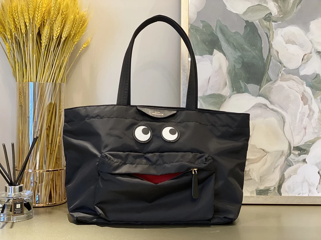Spring New Cute Smiling Face Lightweight Handbag Dumpling Bag Lightweight Nylon Fabric Foreign Trade One Shoulder Crossbody Bag
Spring New Cute Smiling Face Lightweight Handbag Dumpling Bag Lightweight Nylon Fabric Foreign Trade One Shoulder Crossbody Bag
