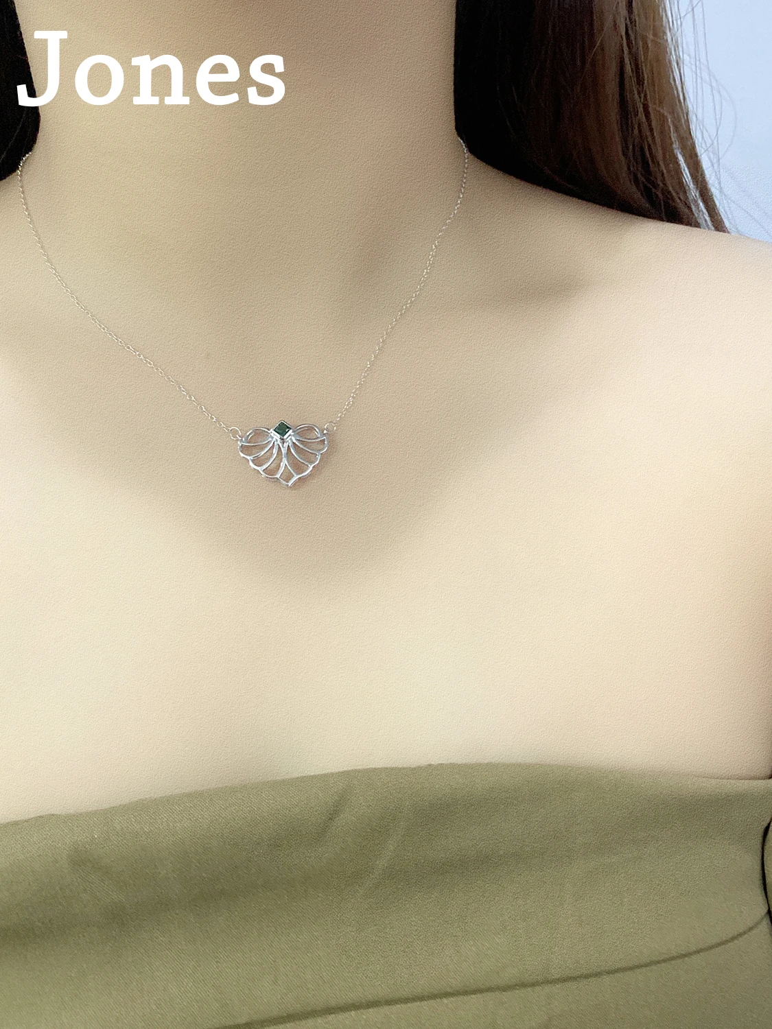 Original 18 Karat Gold Heart Pendant 925 Silver Necklace Female Collarbone Chain Simple Cold Wind Inlaid With Emerald Zirconia
Original 18 Karat Gold Heart Pendant 925 Silver Necklace Female Collarbone Chain Simple Cold Wind Inlaid With Emerald Zirconia