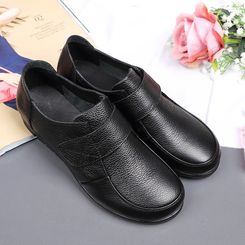 Кроссовки женские кожаные на плоской подошве, повседневная обувь для мам, большие размеры, Осень-зима
Кроссовки женские кожаные на плоской подошве, повседневная обувь для мам, большие размеры, Осень-зима