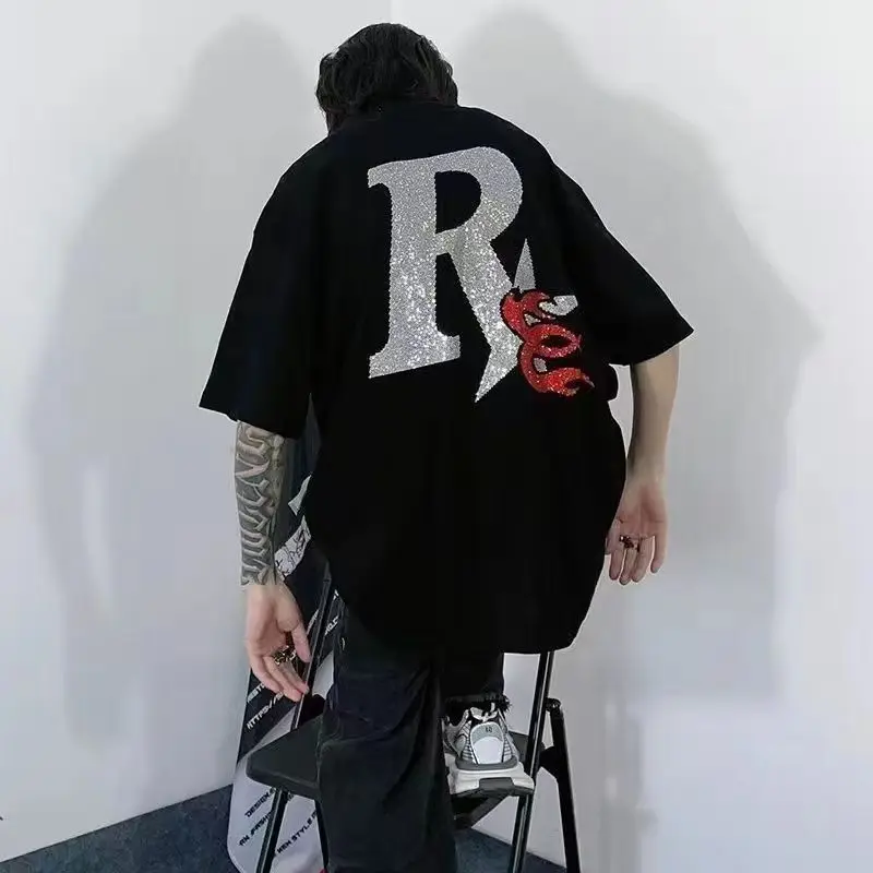American retro high street niche letter hot diamond short-sleeved men trendy summer loose T-shirt design with five-point sleeves
American retro high street niche letter hot diamond short-sleeved men trendy summer loose T-shirt design with five-point sleeves