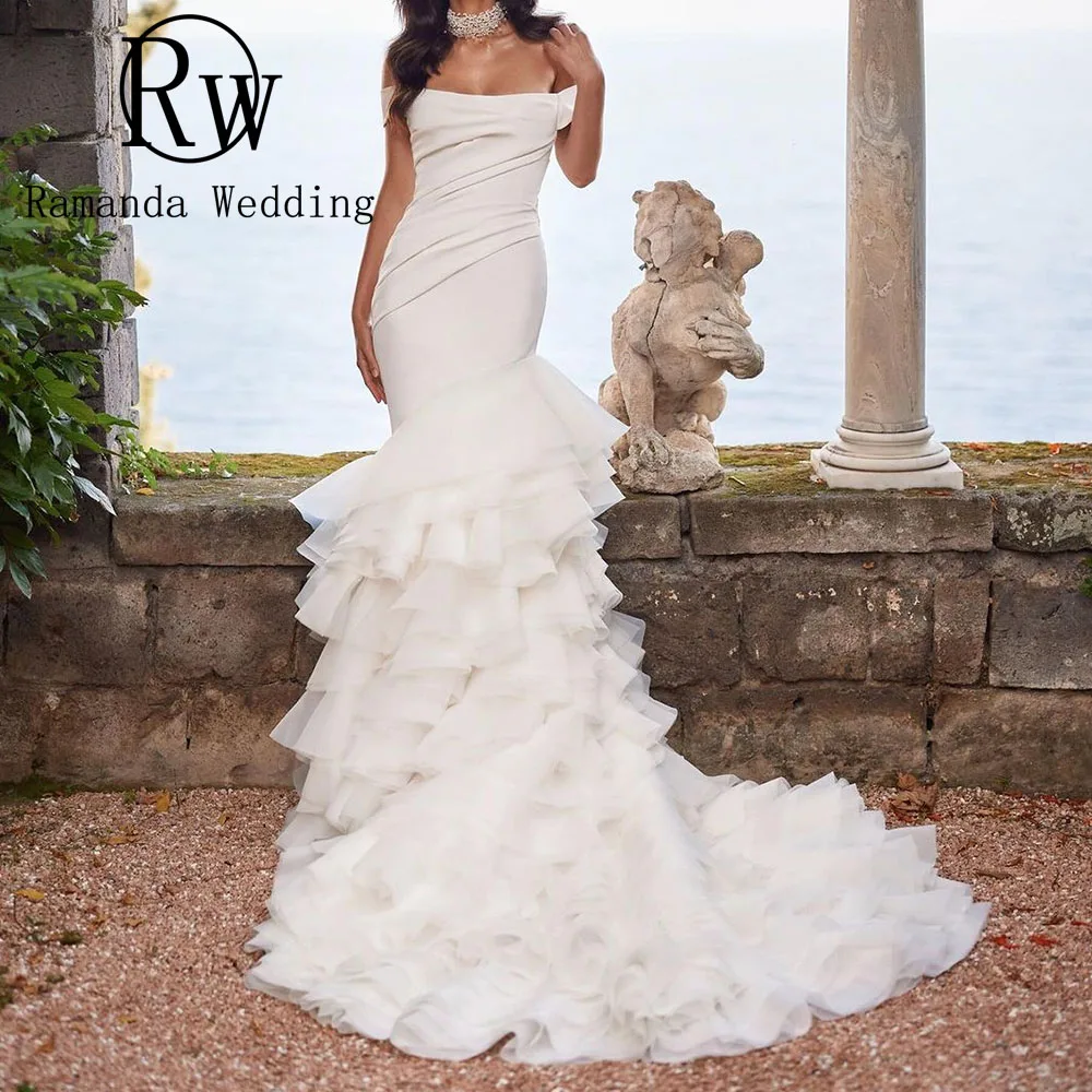 

Ramanda Boat Neck Mermaid Wedding Dresses Off the Shoulder Pleat Tiered Ruffle Court Train Bridal Gown Ramantic vestido de novia