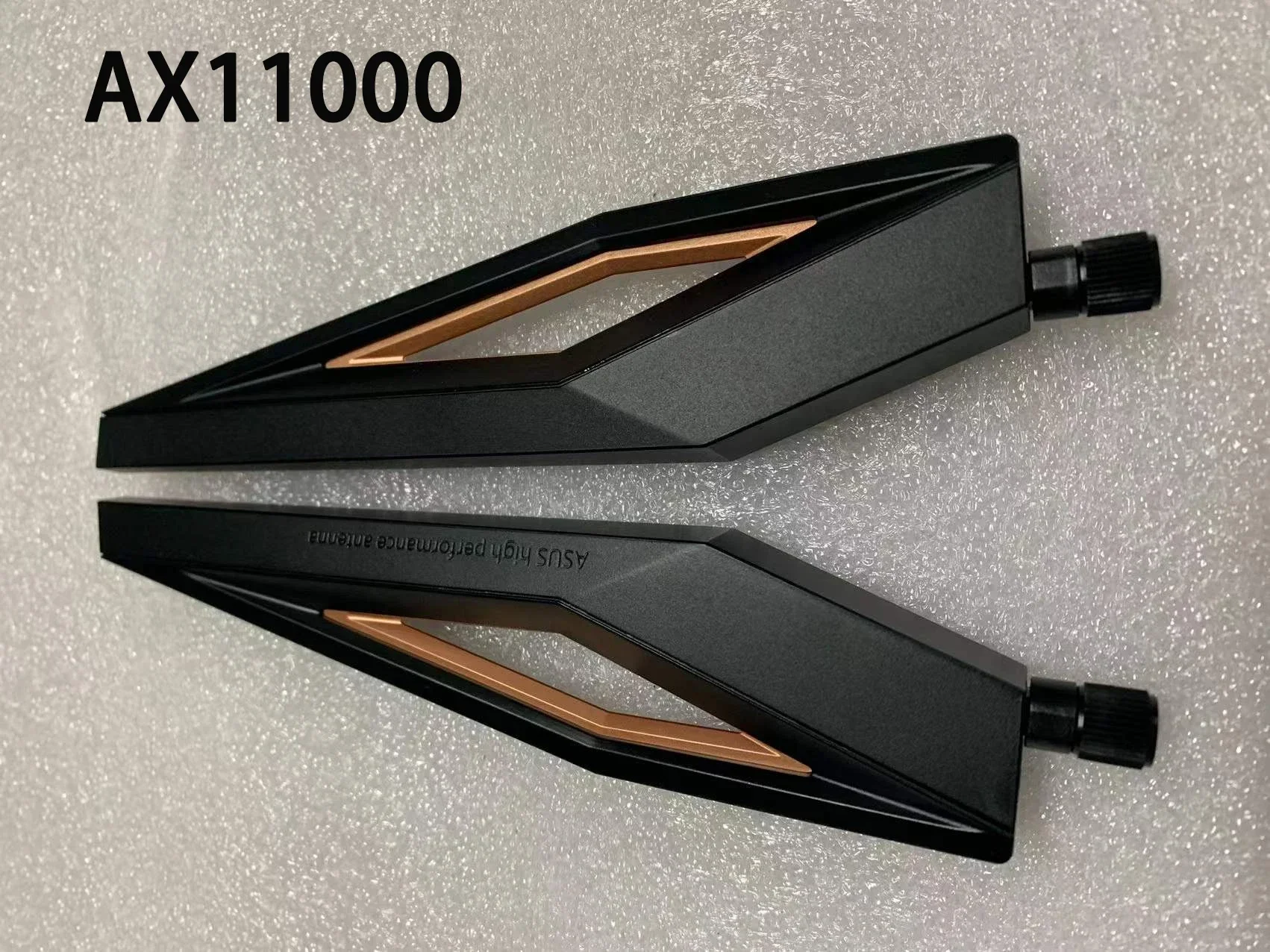 ASUS AX11000 GT-AX11000 WIFI antenna Gigabit wireless router original 2.4G 5G dual band Signal Booster omnidirectional antenna
ASUS AX11000 GT-AX11000 WIFI antenna Gigabit wireless router original 2.4G 5G dual band Signal Booster omnidirectional antenna