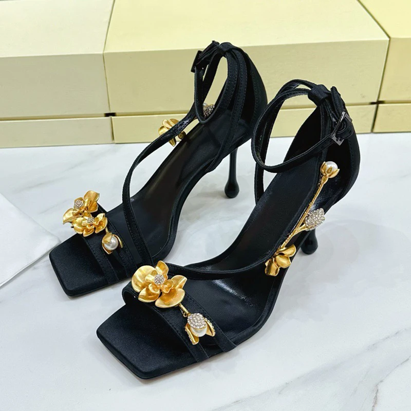 2024 Summer High Heel Sandals New Full Of Artistic Sense Square Head Female Sandals Flower Decor Satin Material Women's Pumps
2024 Summer High Heel Sandals New Full Of Artistic Sense Square Head Female Sandals Flower Decor Satin Material Women's Pumps