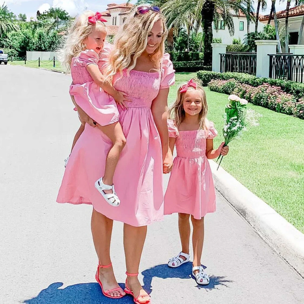 Summer Mother and Daughter Dress Bubble Short Sleeve Pink Party Dress Mommy and Me Clothes Family Matching Outfits Girls Dress
Summer Mother and Daughter Dress Bubble Short Sleeve Pink Party Dress Mommy and Me Clothes Family Matching Outfits Girls Dress