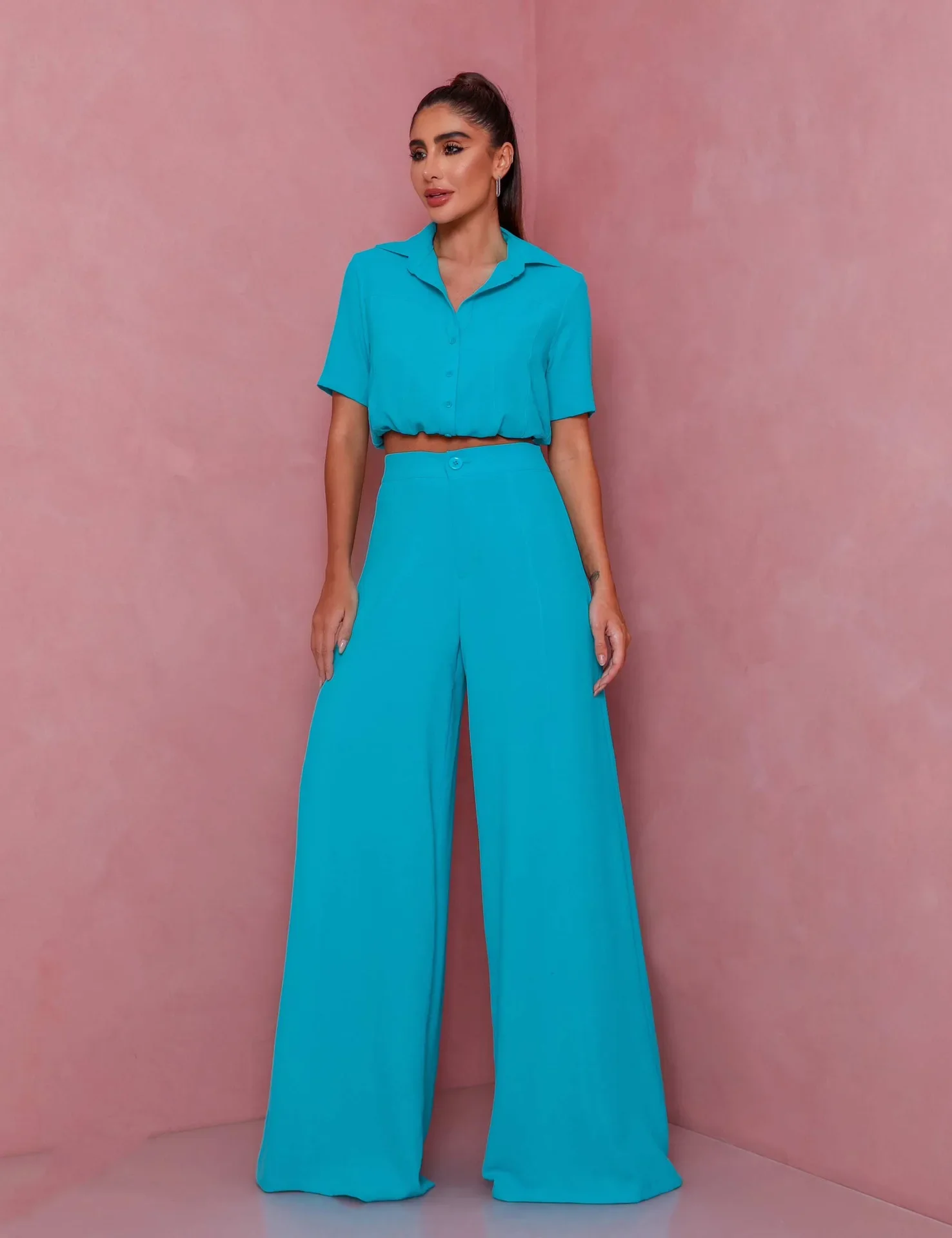 Комплект из двух предметов Женский, короткий топ с широкими штанинами и рубашка, пикантный Свободный Повседневный костюм с высокой талией, рабочая уличная одежда, Y2k, спортивный костюм, на лето
Комплект из двух предметов Женский, короткий топ с широкими штанинами и рубашка, пикантный Свободный Повседневный костюм с высокой талией, рабочая уличная одежда, Y2k, спортивный костюм, на лето