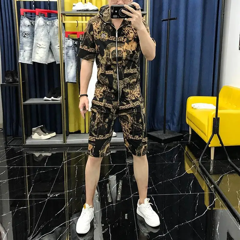 Shorts men's summer men's fashion hooded sweatshirt is worn over and the suit is loose
Shorts men's summer men's fashion hooded sweatshirt is worn over and the suit is loose