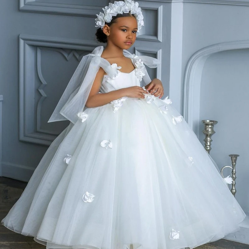 Ivory Lace Applique Flower Girl Dress Illusion Backless Pearl Beading Kid Communion Dress Long Train Tulle Layers Ball Gown
Ivory Lace Applique Flower Girl Dress Illusion Backless Pearl Beading Kid Communion Dress Long Train Tulle Layers Ball Gown