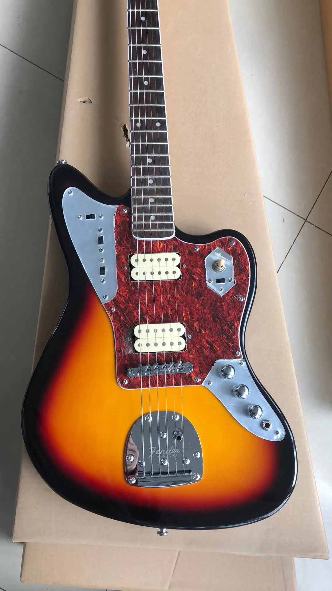 Ом электрическая гитара из липы, отделка корпуса, Sunburst Chrome Hardware накладка "под черепаху"
Ом электрическая гитара из липы, отделка корпуса, Sunburst Chrome Hardware накладка "под черепаху"