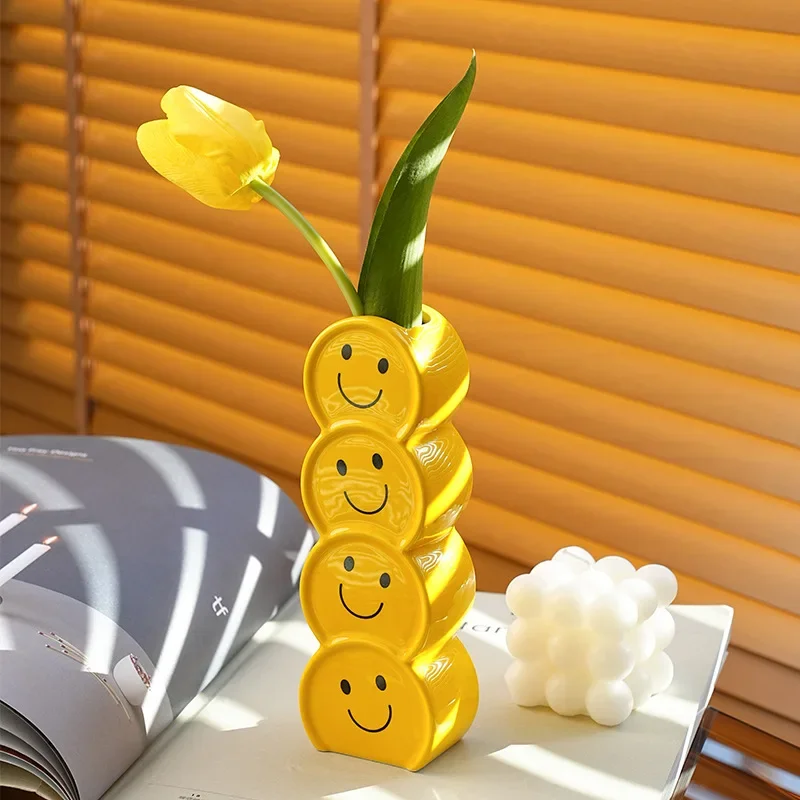 Creative Smiley Ceramic Vase Ornament Modern Simple Home Living Room Flower Arrangement Dry Flowers Entrance Decorations Crafts
Creative Smiley Ceramic Vase Ornament Modern Simple Home Living Room Flower Arrangement Dry Flowers Entrance Decorations Crafts