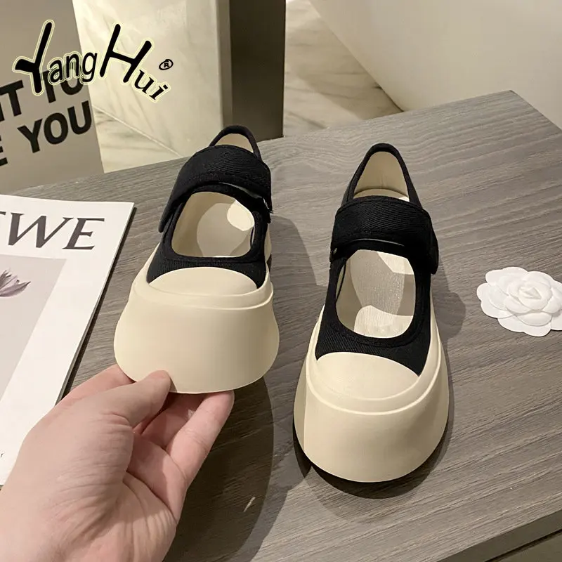 French Mary Jane Women's Shoes 2023 Summer New Ugly Cute Retro Large Head Small White Canvas Thick Sole Shoes Single Shoes
French Mary Jane Women's Shoes 2023 Summer New Ugly Cute Retro Large Head Small White Canvas Thick Sole Shoes Single Shoes