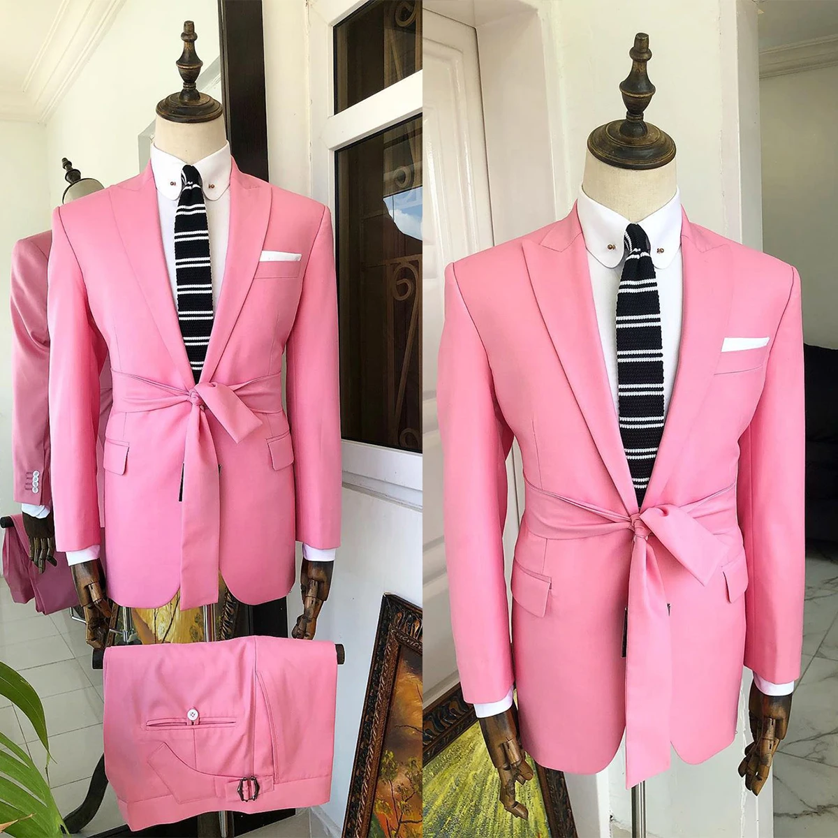 Handsome Pink Men Wedding Tuxedos 2 Pieces Peaked Lapel Groom Wear Birthday Party Fashion Show Pants Suits
Handsome Pink Men Wedding Tuxedos 2 Pieces Peaked Lapel Groom Wear Birthday Party Fashion Show Pants Suits