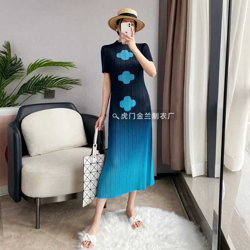 Miyake Pleated Printed Gradient Dress Women's Over-the-knee Long Skirt Elegant Straight Short-sleeved Mid-length Pleated Skirt
Miyake Pleated Printed Gradient Dress Women's Over-the-knee Long Skirt Elegant Straight Short-sleeved Mid-length Pleated Skirt