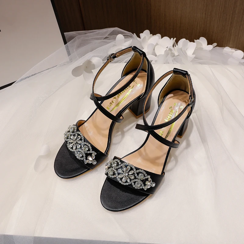 Summer Casual Sandals Rhinestone Round Toe Sandals Chunky Heel Sandals Metal Chain Open Toe women's shoes fashion shoes 
Summer Casual Sandals Rhinestone Round Toe Sandals Chunky Heel Sandals Metal Chain Open Toe women's shoes fashion shoes