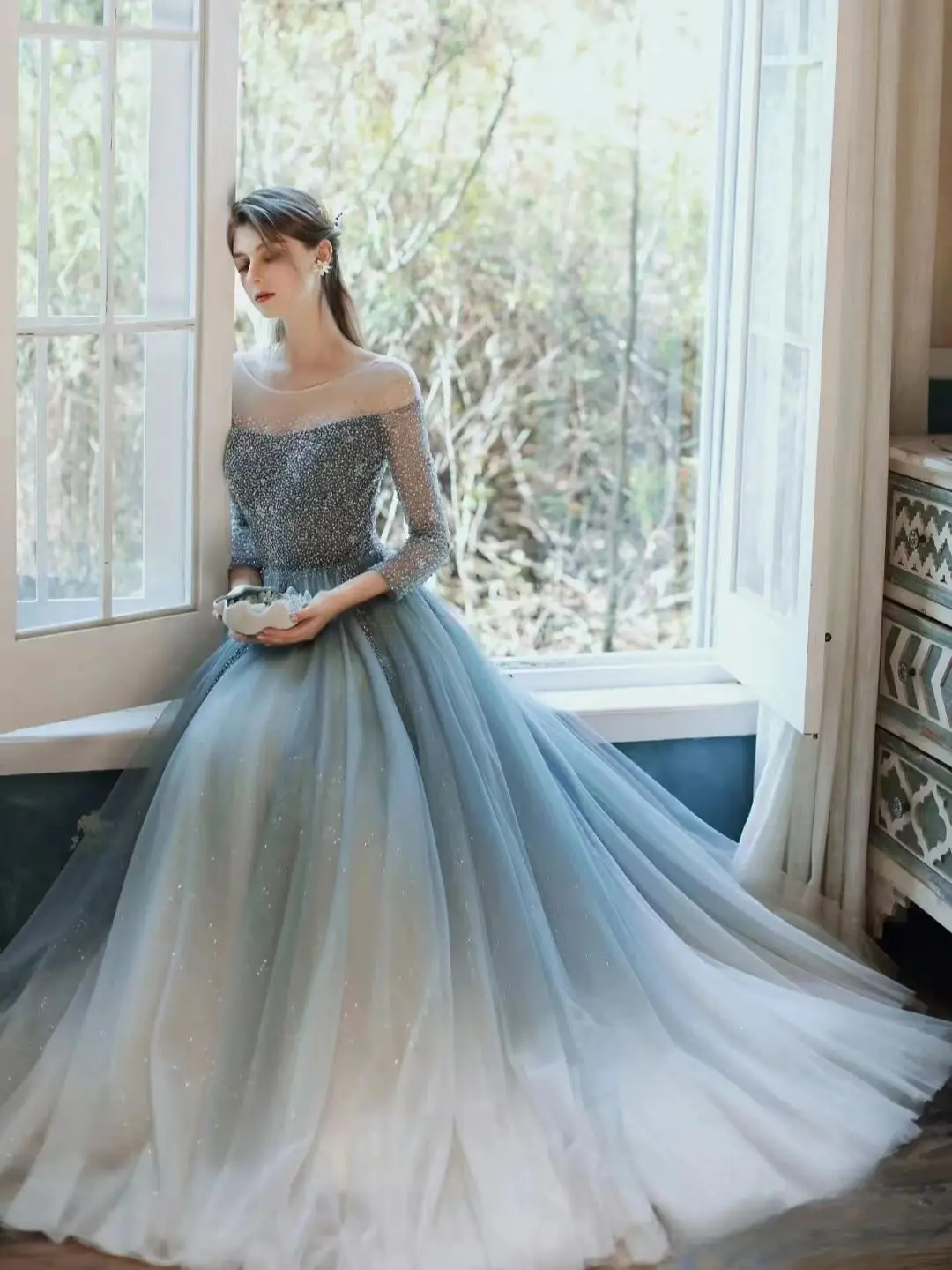 Elegant and Beautiful Women's Dresses Long Sleeve Tulle Beaded Round Neck Wedding Party Dresses Formal Occasion Gowns
Elegant and Beautiful Women's Dresses Long Sleeve Tulle Beaded Round Neck Wedding Party Dresses Formal Occasion Gowns