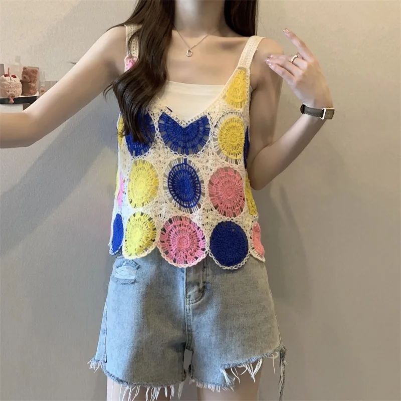 

Retro small fresh hook flower hollowed out contrasting color suspender vest for women wearing sweet and spicy girl design sleeve