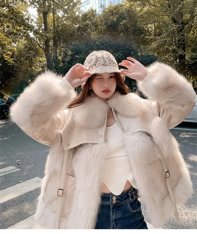 Autumn Winter New Faux Fur Coat for Women, Thickened and Fashionable, Slimming Fox Fur, Beautiful Plush Coat, Pu Leather Jacket
Autumn Winter New Faux Fur Coat for Women, Thickened and Fashionable, Slimming Fox Fur, Beautiful Plush Coat, Pu Leather Jacket