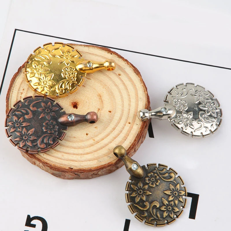 1PC 5*3cm Retro Metal Thread Breaker Slice Yarn Round DIY Antique Craft Take-Up Pendant Wire Cutter Sewing Tools
1PC 5*3cm Retro Metal Thread Breaker Slice Yarn Round DIY Antique Craft Take-Up Pendant Wire Cutter Sewing Tools