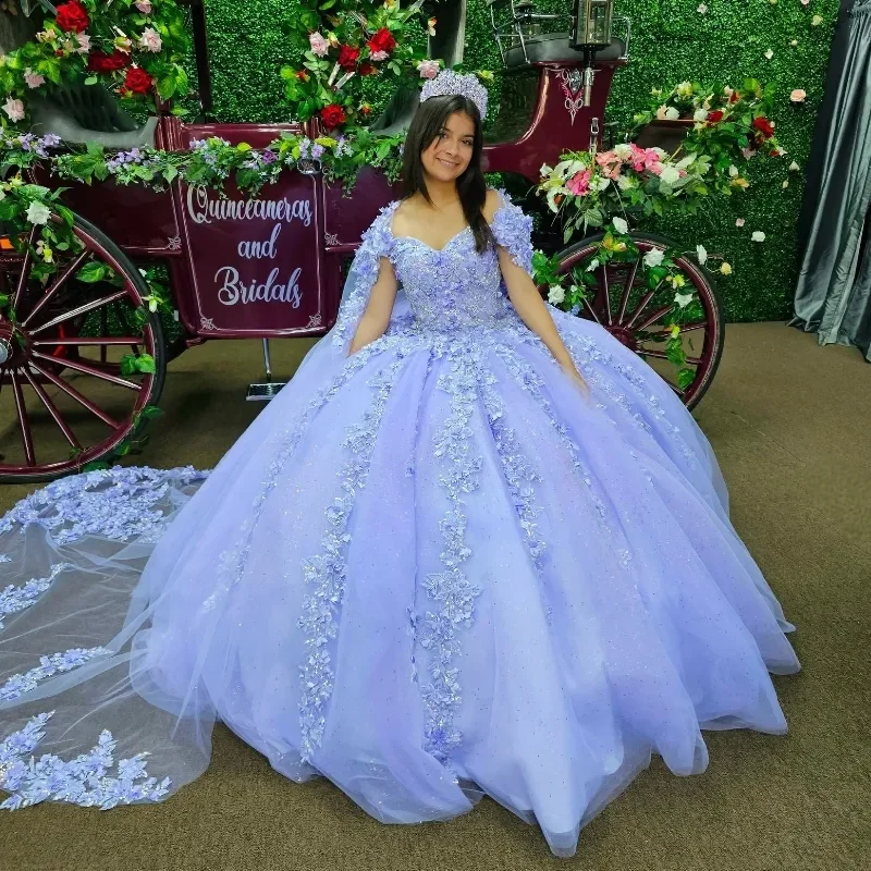 Charming Lavender Ball Gown Princess Quinceanera Dresses With Cape 3D Flowers Appliques Lace Beading Corset Vestidos De 15 Anos
Charming Lavender Ball Gown Princess Quinceanera Dresses With Cape 3D Flowers Appliques Lace Beading Corset Vestidos De 15 Anos