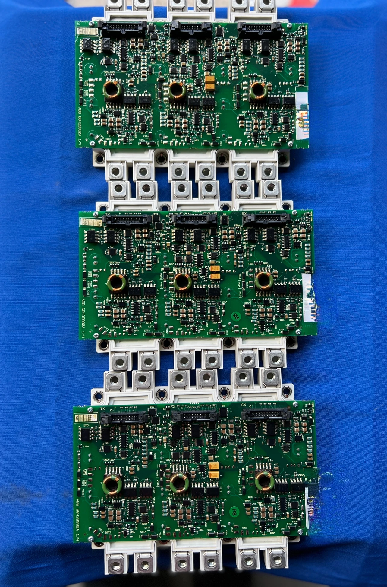 ACS800 variable frequency accessory FS450R17KE3/AGDR-71C ABB dedicated IGBT complete drive module
ACS800 variable frequency accessory FS450R17KE3/AGDR-71C ABB dedicated IGBT complete drive module