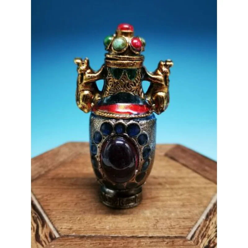 

Feudal Dynasty Double-sided Painted Inlaid Gemstone Pure Copper Snuff Bottle