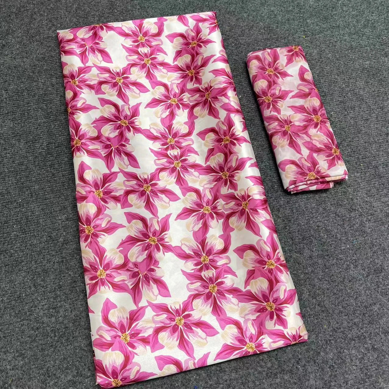 African Satin Silk Fabric for Dress, Sewing Materials, High Quality, Latest, 4 + 2 Yards/Lot, Party Dress
African Satin Silk Fabric for Dress, Sewing Materials, High Quality, Latest, 4 + 2 Yards/Lot, Party Dress
