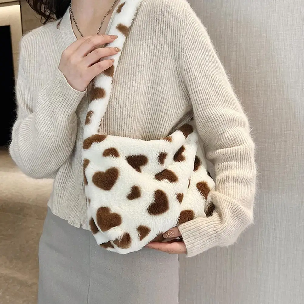 Симпатичная розовая плюшевая сумка с принтом в виде сердца, мягкая пушистая сумка из искусственного меха с принтом в виде сердца на одно плечо, Женская пушистая Сумка-тоут 
Симпатичная розовая плюшевая сумка с принтом в виде сердца, мягкая пушистая сумка из искусственного меха с принтом в виде сердца на одно плечо, Женская пушистая Сумка-тоут