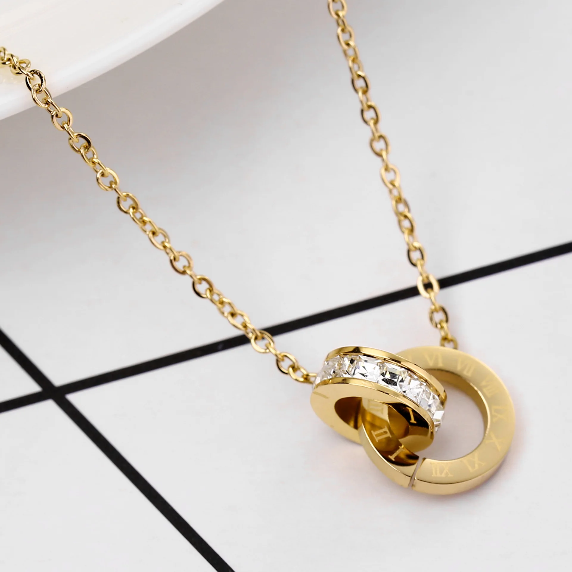 

New In and Minimalist tylistics Women's Stainless Steel Clavicle Chain Goldend Roman Numeral Pendant Necklaces Accessoriese.