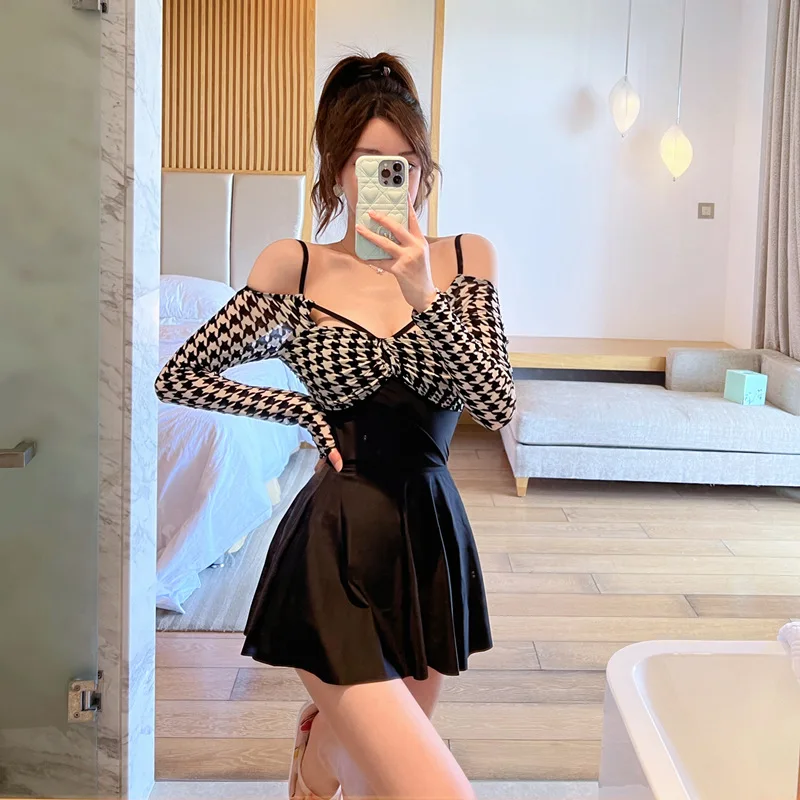 Women Deep V Swimming Suit Sexy Monokini Padded One Piece Swimwear Summer Beach Wear Belly Hidden Bathing Suit Korean Style
Women Deep V Swimming Suit Sexy Monokini Padded One Piece Swimwear Summer Beach Wear Belly Hidden Bathing Suit Korean Style