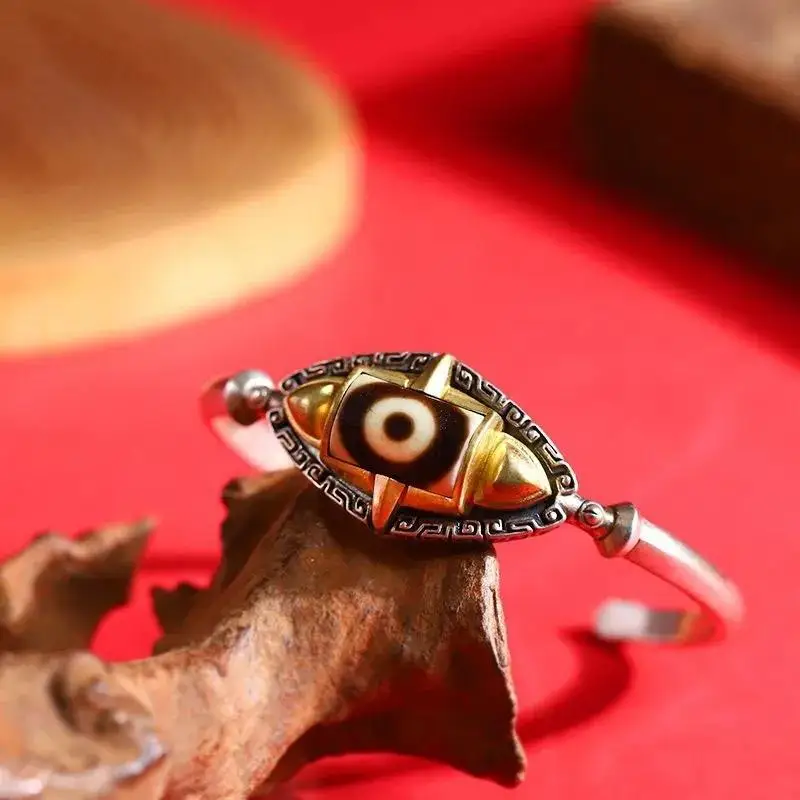 Retro Tibetan Style One Eye Bracelet with Tibetan Ethnic Style Features High Grade Feeling Bracelet Bracelet Handpiece
Retro Tibetan Style One Eye Bracelet with Tibetan Ethnic Style Features High Grade Feeling Bracelet Bracelet Handpiece