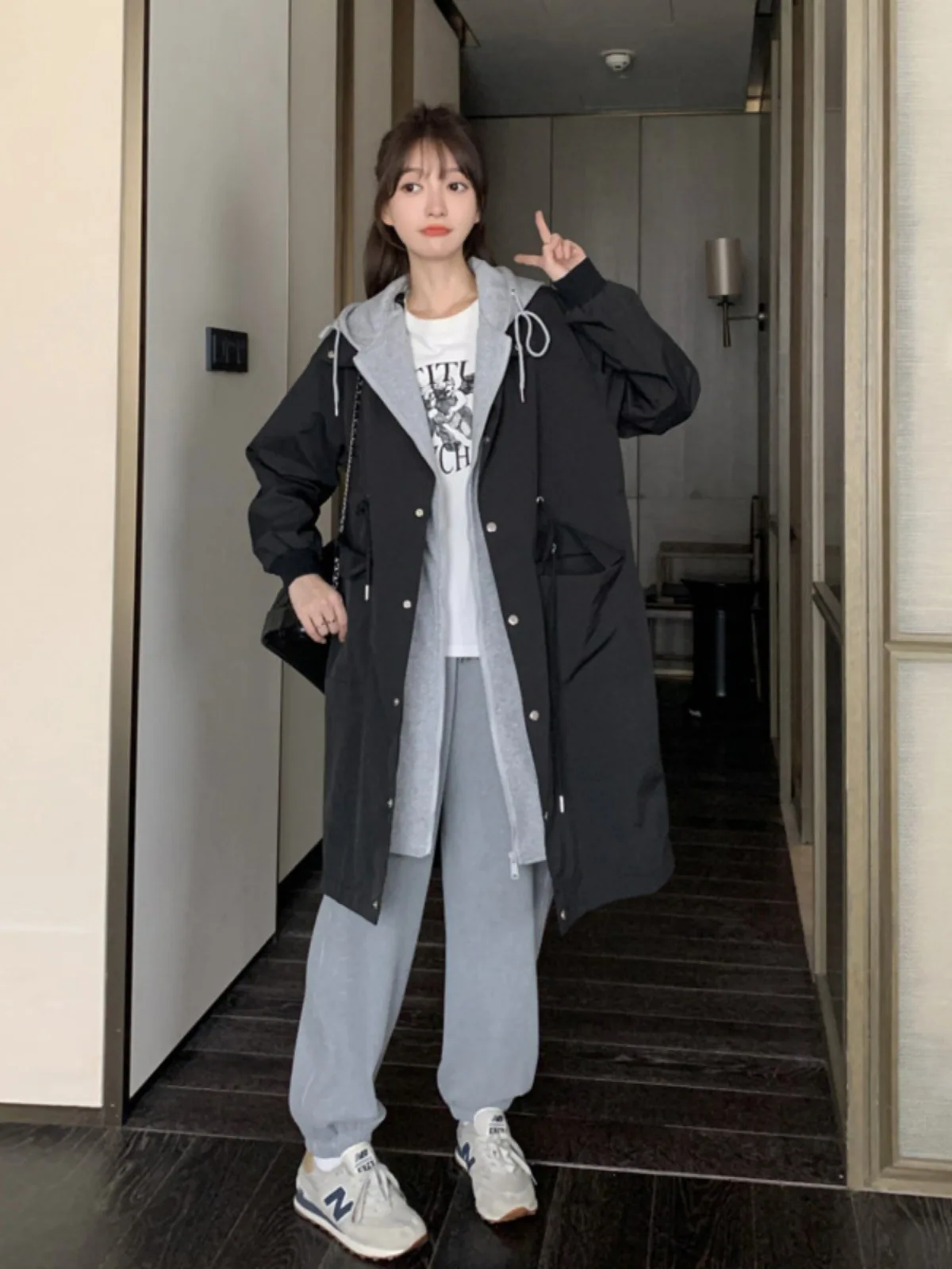 SuperAen Black Casual Hooded Trench Coat for Women Spring and Autumn 2023 New Korean Loose Trench Coat
SuperAen Black Casual Hooded Trench Coat for Women Spring and Autumn 2023 New Korean Loose Trench Coat
