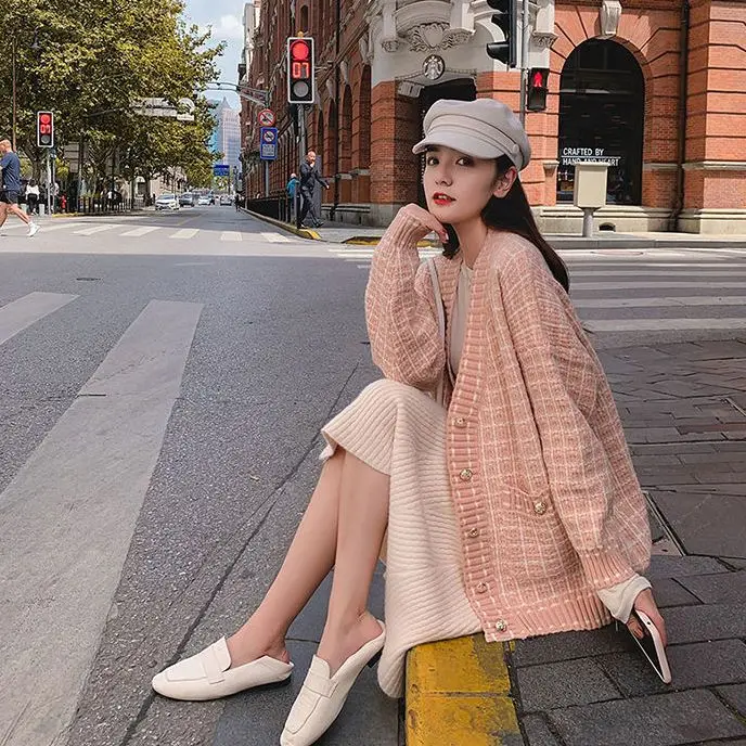 Korean Gradient Faux Mink Knitted Cardigan Causal Long Sleeve V-neck Autumn Winter Loose Fashion Thicken Sweater Coat Y52
Korean Gradient Faux Mink Knitted Cardigan Causal Long Sleeve V-neck Autumn Winter Loose Fashion Thicken Sweater Coat Y52
