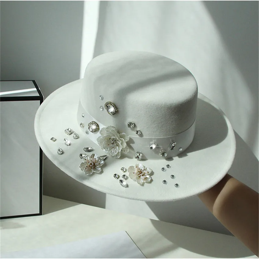 202305-shi new dropshipping designer milk white wool Rhinestone lady fedoras cap women leisure holiday panama jazz hat
202305-shi new dropshipping designer milk white wool Rhinestone lady fedoras cap women leisure holiday panama jazz hat