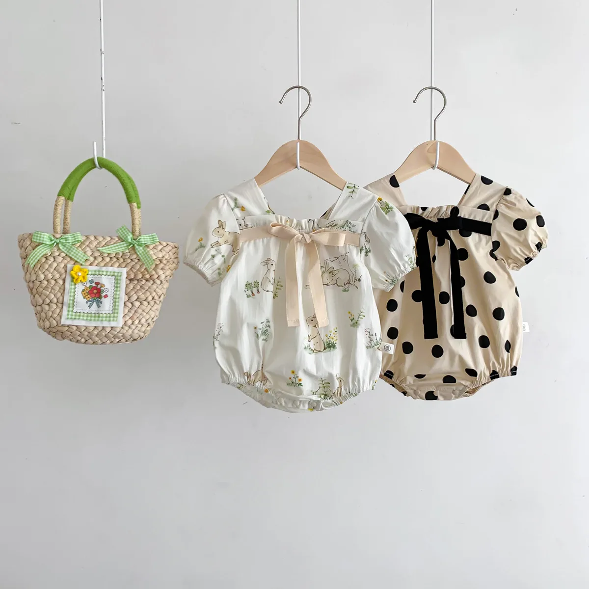 2023 Summer Baby Clothes Newborn Girls Bodysuit Polka Dot One Piece Toddler Girl Cute Rabbit Print Puff Sleeve Princess Jumpsuit
2023 Summer Baby Clothes Newborn Girls Bodysuit Polka Dot One Piece Toddler Girl Cute Rabbit Print Puff Sleeve Princess Jumpsuit
