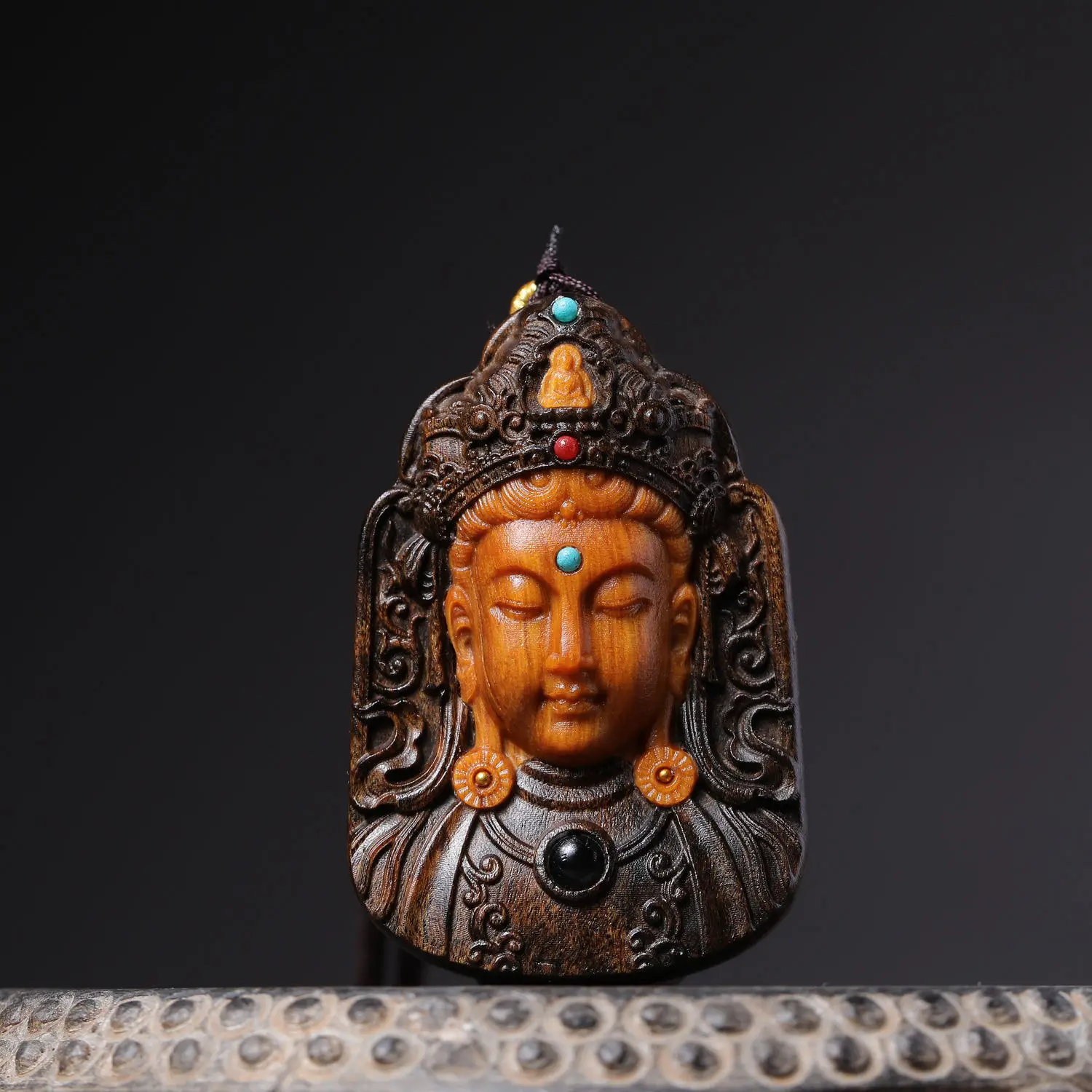 Dalagan инкрустированный Dequa Guanyin двухсторонний резной текст воспроизведение подвеска свитер цепь сандаловое дерево интерьерные украшения
Dalagan инкрустированный Dequa Guanyin двухсторонний резной текст воспроизведение подвеска свитер цепь сандаловое дерево интерьерные украшения