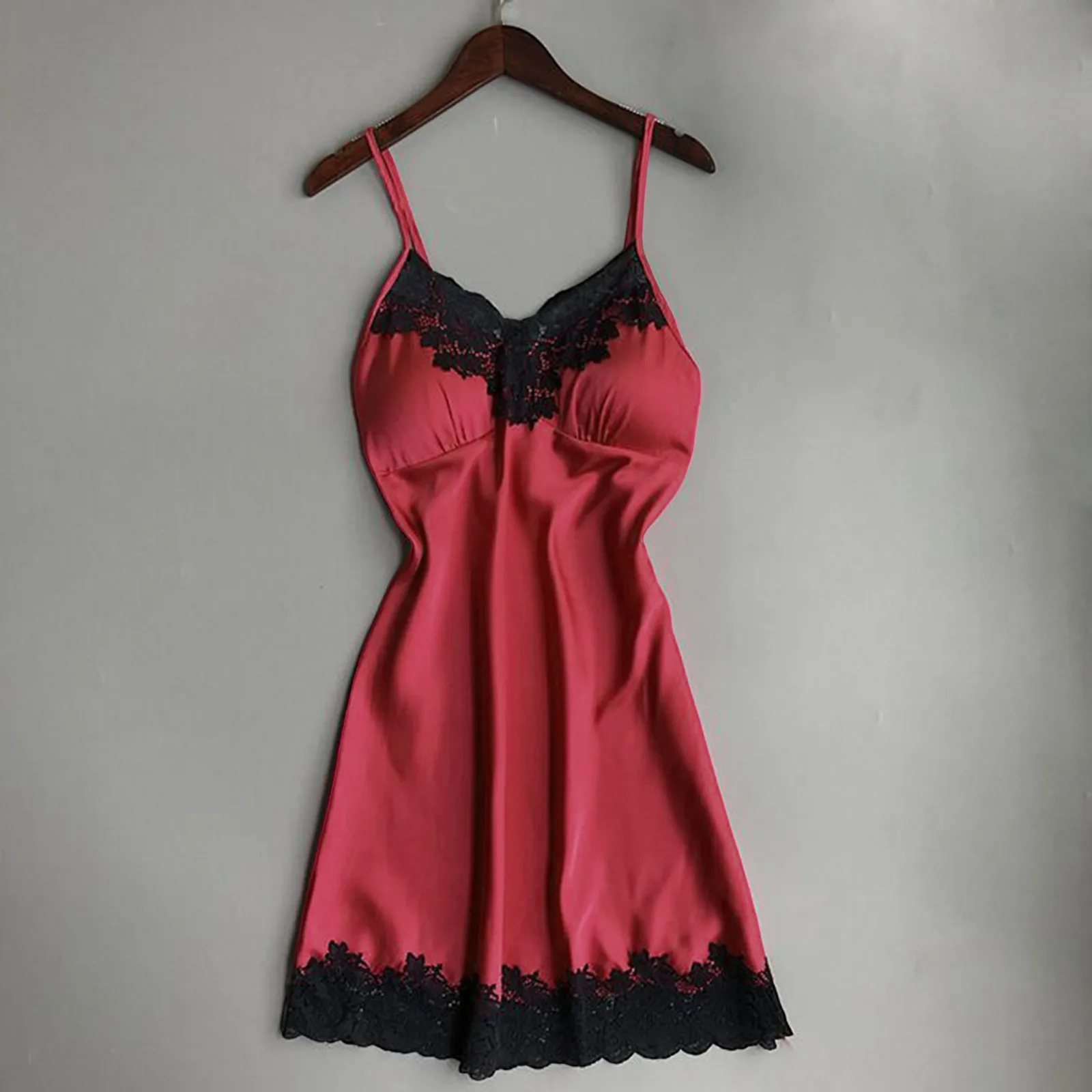 Chemise de nuit à bretelles en dentelle pour femmes, lingerie sexy, patchwork, bretelles spaghetti, coussin de poitrine, vêtements de nuit pour dames, été 2