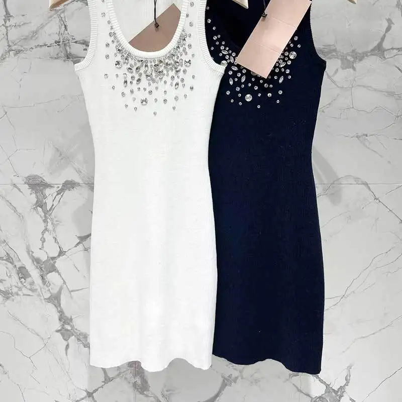 Женское трикотажное мини-платье без рукавов, черное платье-жилет с круглым вырезом и бусинами, лето 2024
Женское трикотажное мини-платье без рукавов, черное платье-жилет с круглым вырезом и бусинами, лето 2024