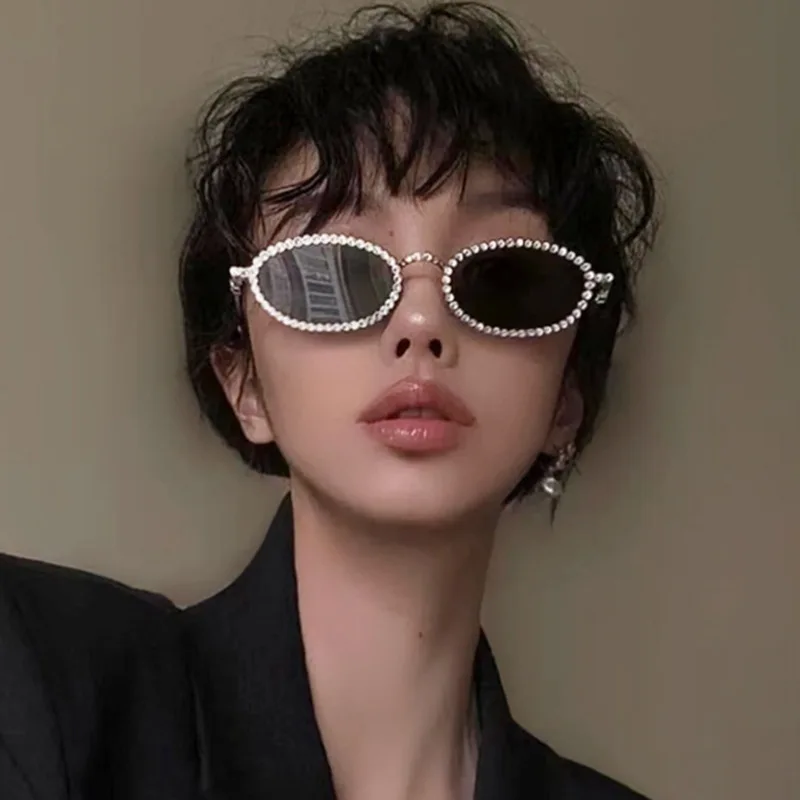 Luxury Diamond Shiny Women'S Small Frame Oval Sunglasses Brand Design Outdoor Cat Eye Crystal Fashion Driving Metal Sunglasses
Luxury Diamond Shiny Women'S Small Frame Oval Sunglasses Brand Design Outdoor Cat Eye Crystal Fashion Driving Metal Sunglasses
