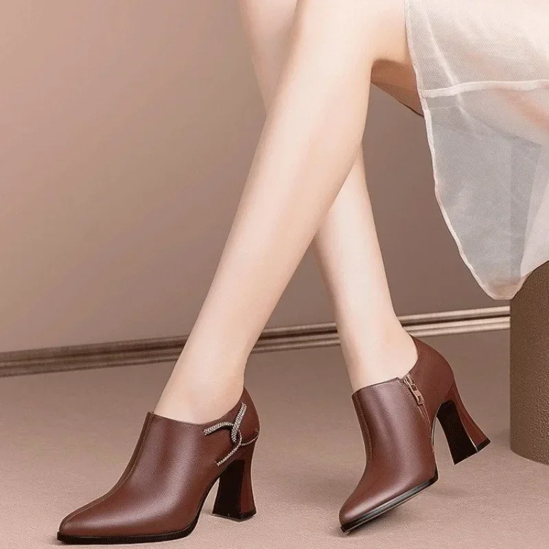 High heeled shoes, thick heeled pointed women's side zippered women's small leather shoes, French soft leather women's shoes
High heeled shoes, thick heeled pointed women's side zippered women's small leather shoes, French soft leather women's shoes