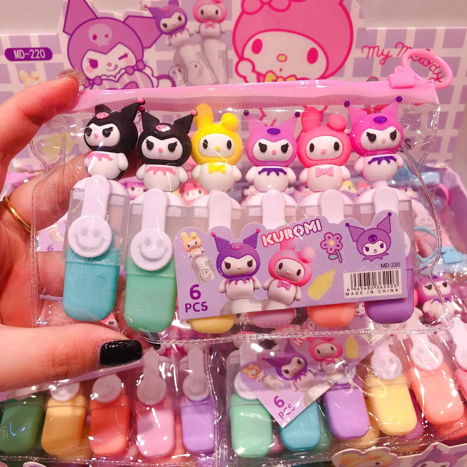Маркер Sanrio текстовый милый мультяшный Kuromi творческая моделирующая ручка граффити ручной маркер для ключей канцелярские товары для студентов оптовая продажа
Маркер Sanrio текстовый милый мультяшный Kuromi творческая моделирующая ручка граффити ручной маркер для ключей канцелярские товары для студентов оптовая продажа