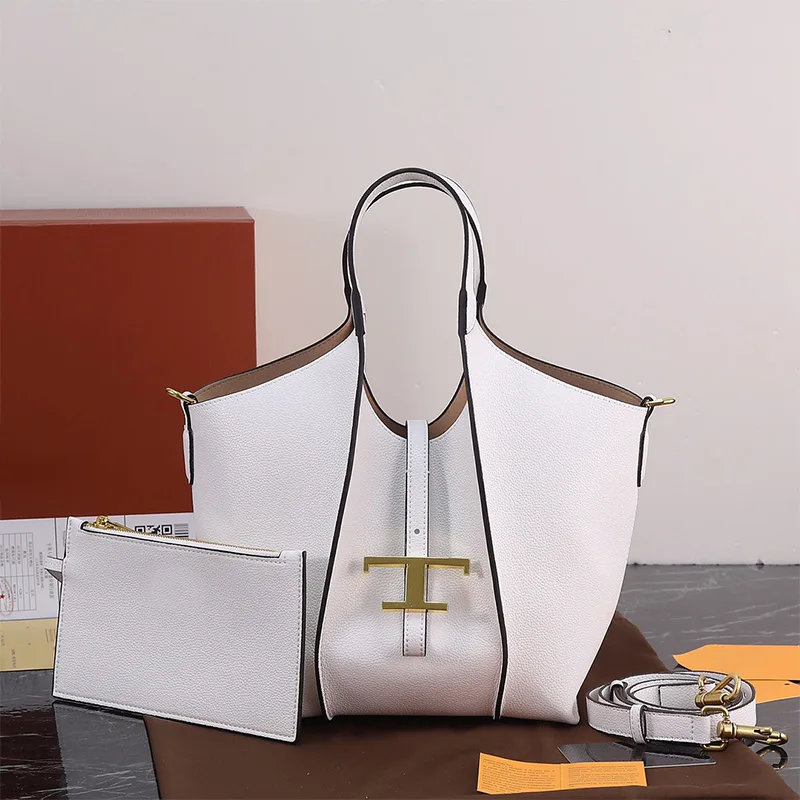 Women Brand Design Soft Leather Large Capacity Tote Bag Metal Decoration Fashion Handbag Adjustable Shoulder Strap Crossbody Bag
Women Brand Design Soft Leather Large Capacity Tote Bag Metal Decoration Fashion Handbag Adjustable Shoulder Strap Crossbody Bag