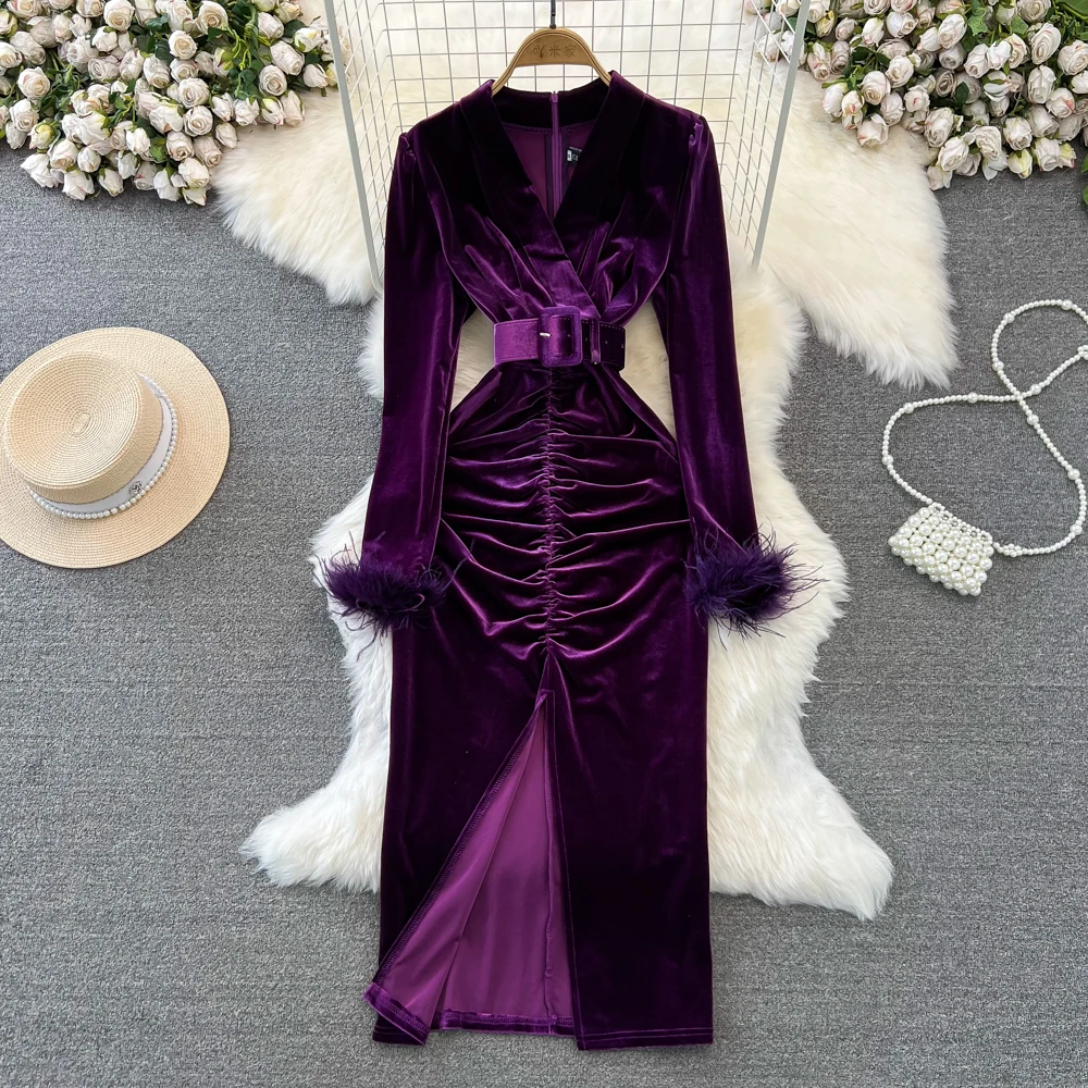Autumn and Winter Socialite Temperament Long Sleeved V-neck Waist Cinching Slimming Pleated Split Buttocks Gold Velvet Dress
Autumn and Winter Socialite Temperament Long Sleeved V-neck Waist Cinching Slimming Pleated Split Buttocks Gold Velvet Dress