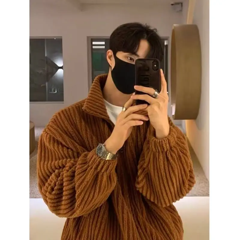 Brown corduroy jacket for men in autumn and winter,thickened design, warm top trendy Korean version trendy standup collar jacket
Brown corduroy jacket for men in autumn and winter,thickened design, warm top trendy Korean version trendy standup collar jacket