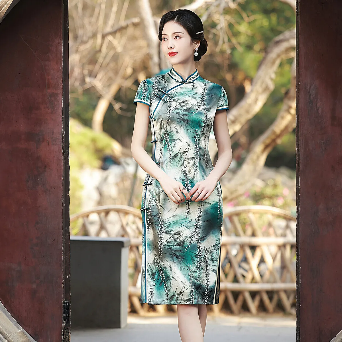 FZSLCYIYI Elegant Mandarin Collar Short Sleeve Printed Satin Knee-Length Qipao Handmade Button Eight Buckles Wedding Cheongsam
FZSLCYIYI Elegant Mandarin Collar Short Sleeve Printed Satin Knee-Length Qipao Handmade Button Eight Buckles Wedding Cheongsam