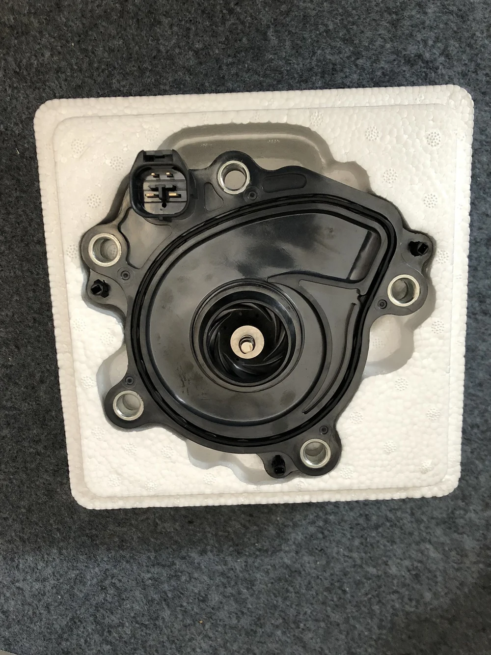 Водяной насос двигателя 161A0-39025 для Toyota Camry Lexus ES 2011-2018, Электрический водяной насос
Водяной насос двигателя 161A0-39025 для Toyota Camry Lexus ES 2011-2018, Электрический водяной насос