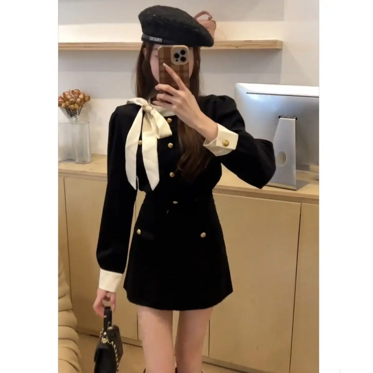 French Style Elegant Suit Bow Stitching Velvet Shirt Women's Jacket Autumn and Winter Hip Skirt A-line Short Skirt Two-piece Set
French Style Elegant Suit Bow Stitching Velvet Shirt Women's Jacket Autumn and Winter Hip Skirt A-line Short Skirt Two-piece Set