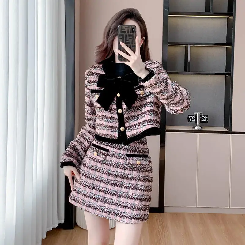 French Bow Temperament Women's Suit Jacket Skirt Set Autumn and Winter 2023 New Lady's Elegant Suit A-line Skirt Two-piece Skirt
French Bow Temperament Women's Suit Jacket Skirt Set Autumn and Winter 2023 New Lady's Elegant Suit A-line Skirt Two-piece Skirt
